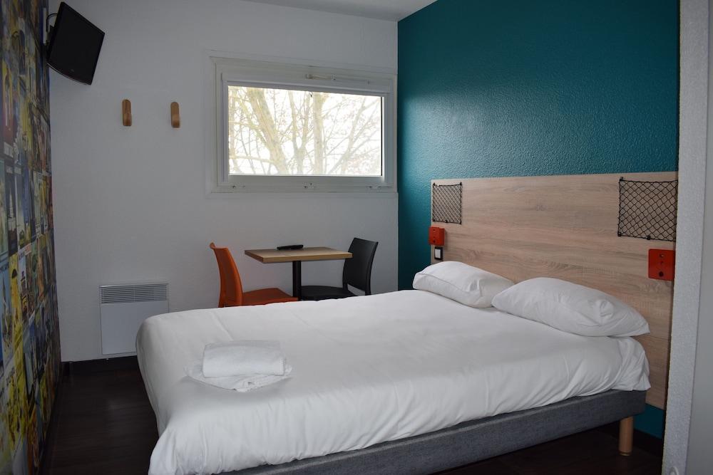 Hotelf1 Cergy Exterior photo