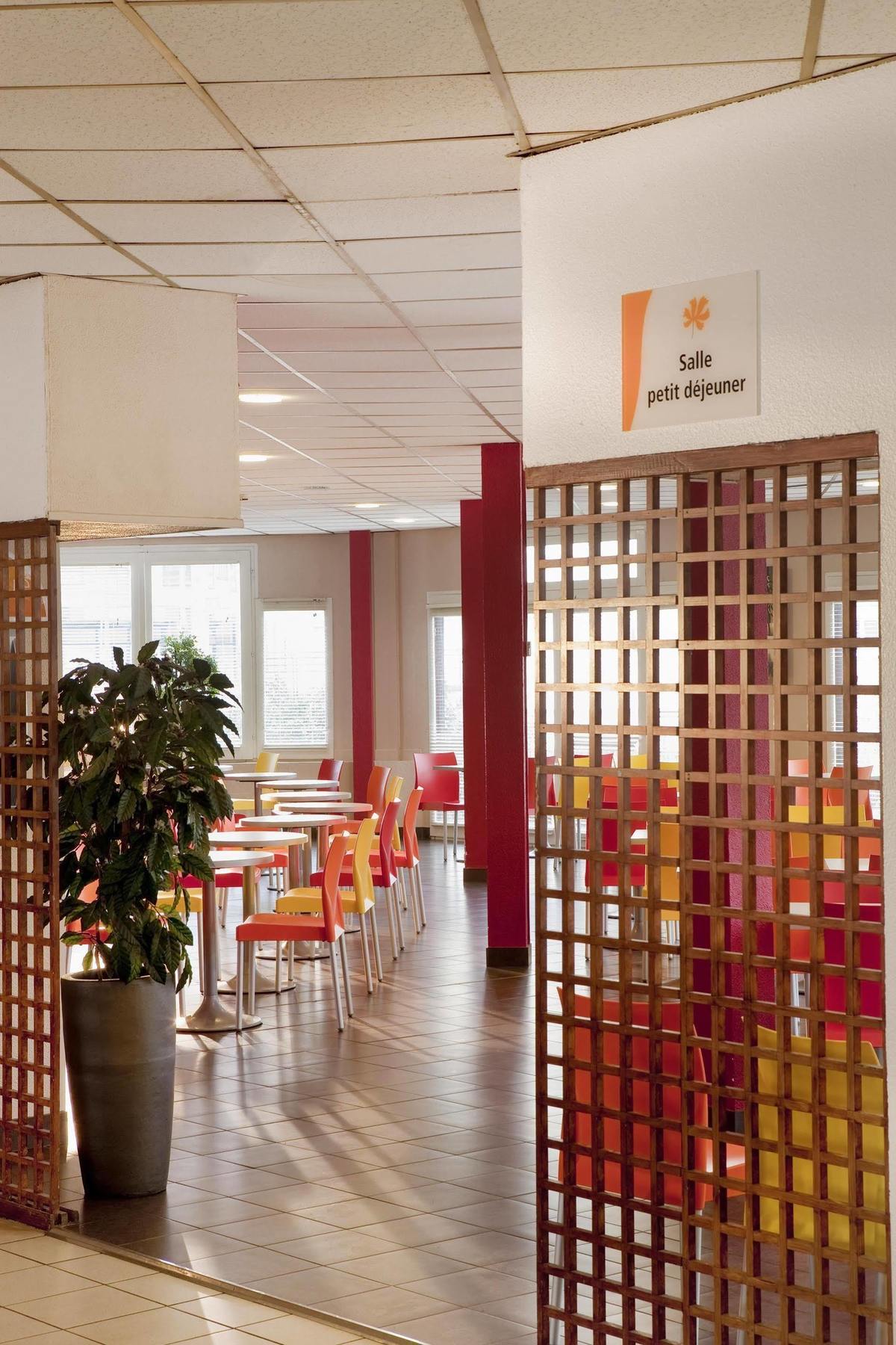 Hotelf1 Cergy Exterior photo