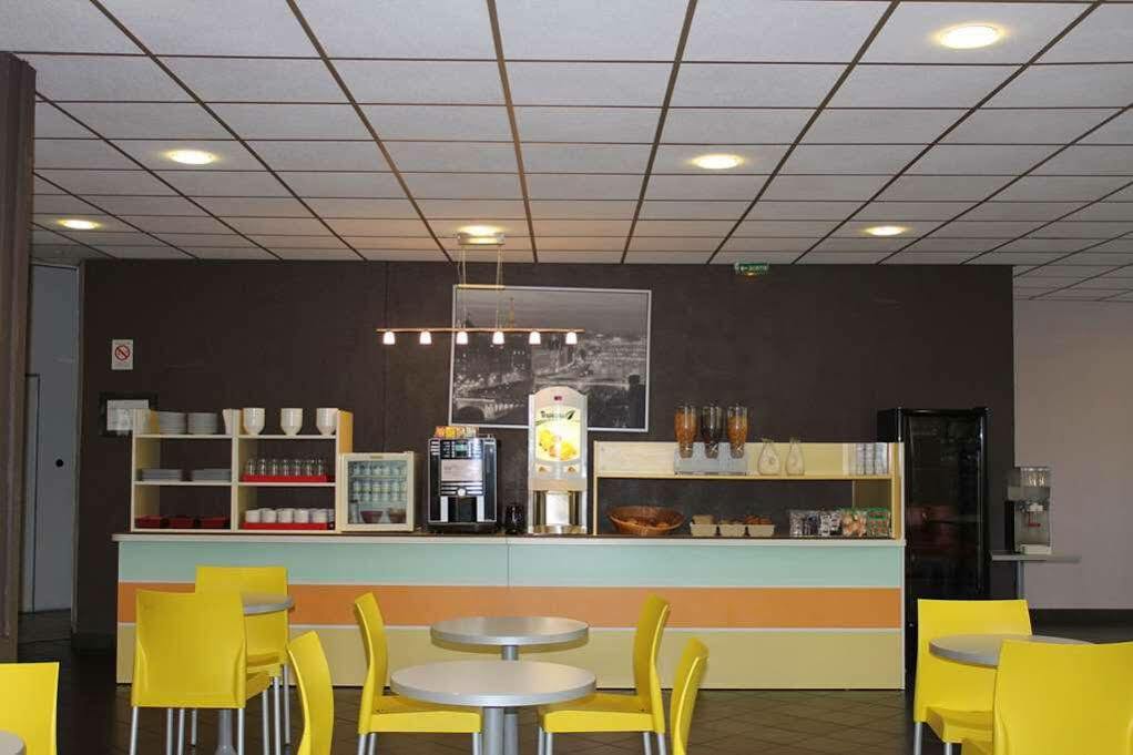 Hotelf1 Cergy Exterior photo